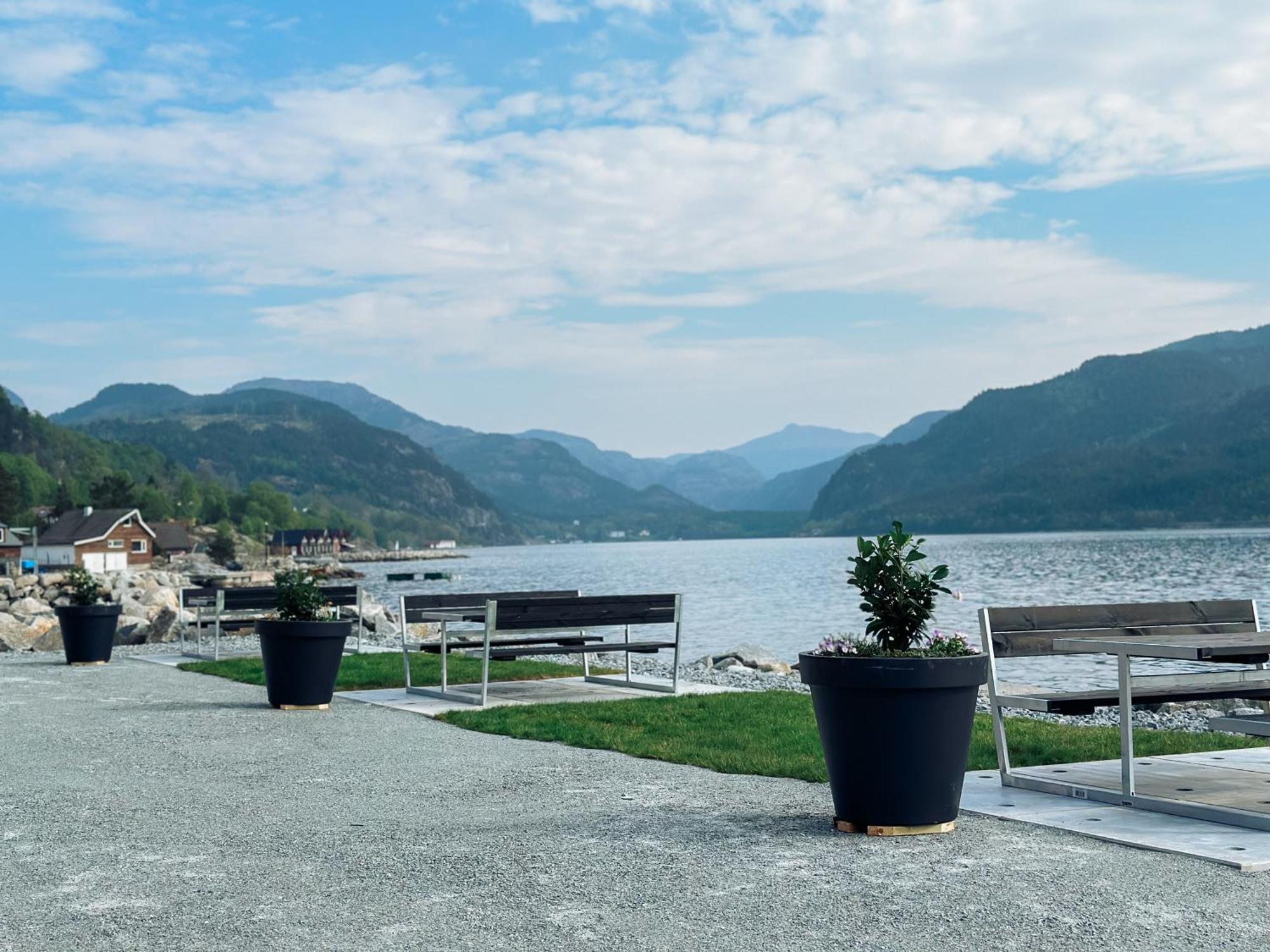 Preikestolen Panorama - Seaside Apartments Jorpeland Exterior photo