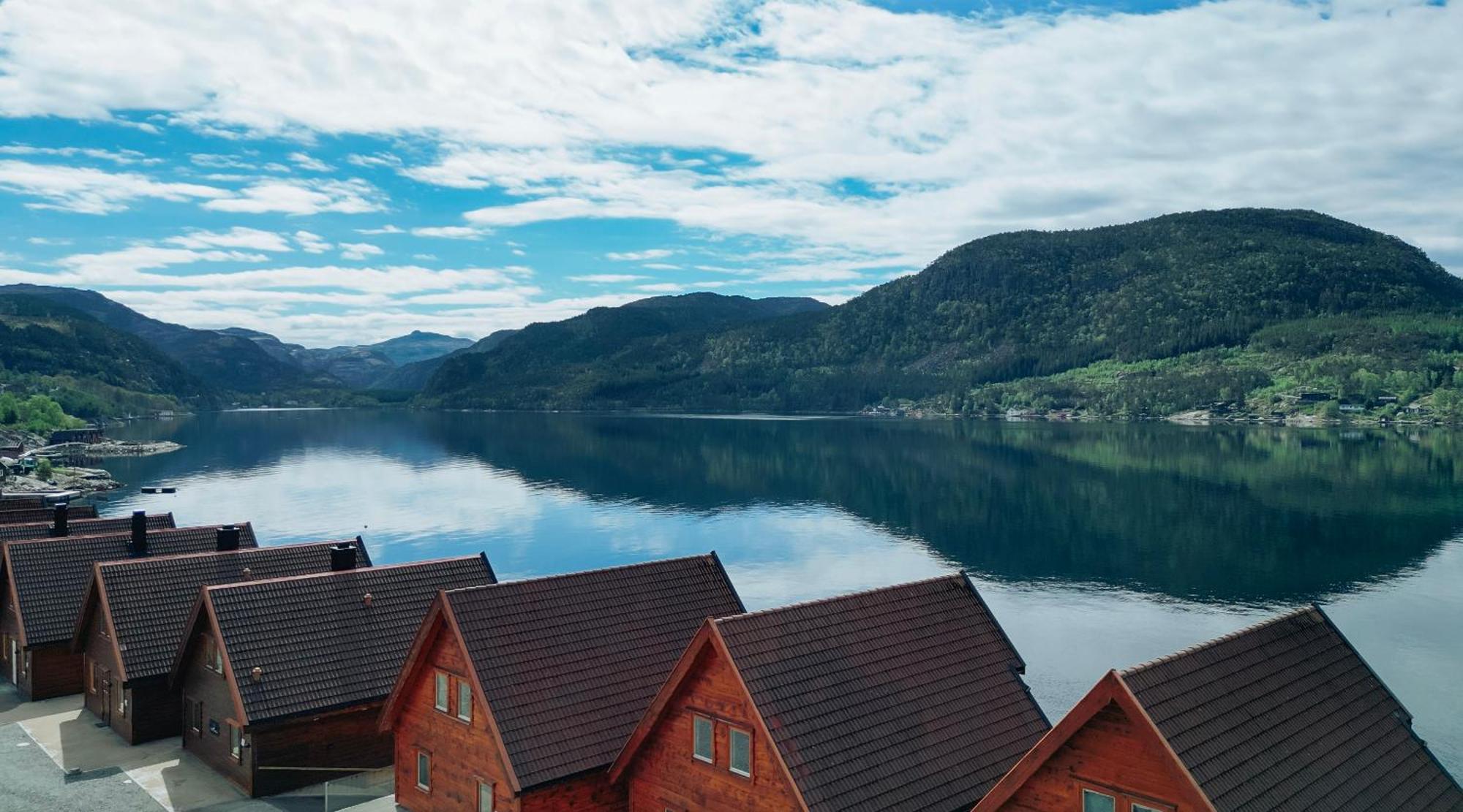 Preikestolen Panorama - Seaside Apartments Jorpeland Exterior photo
