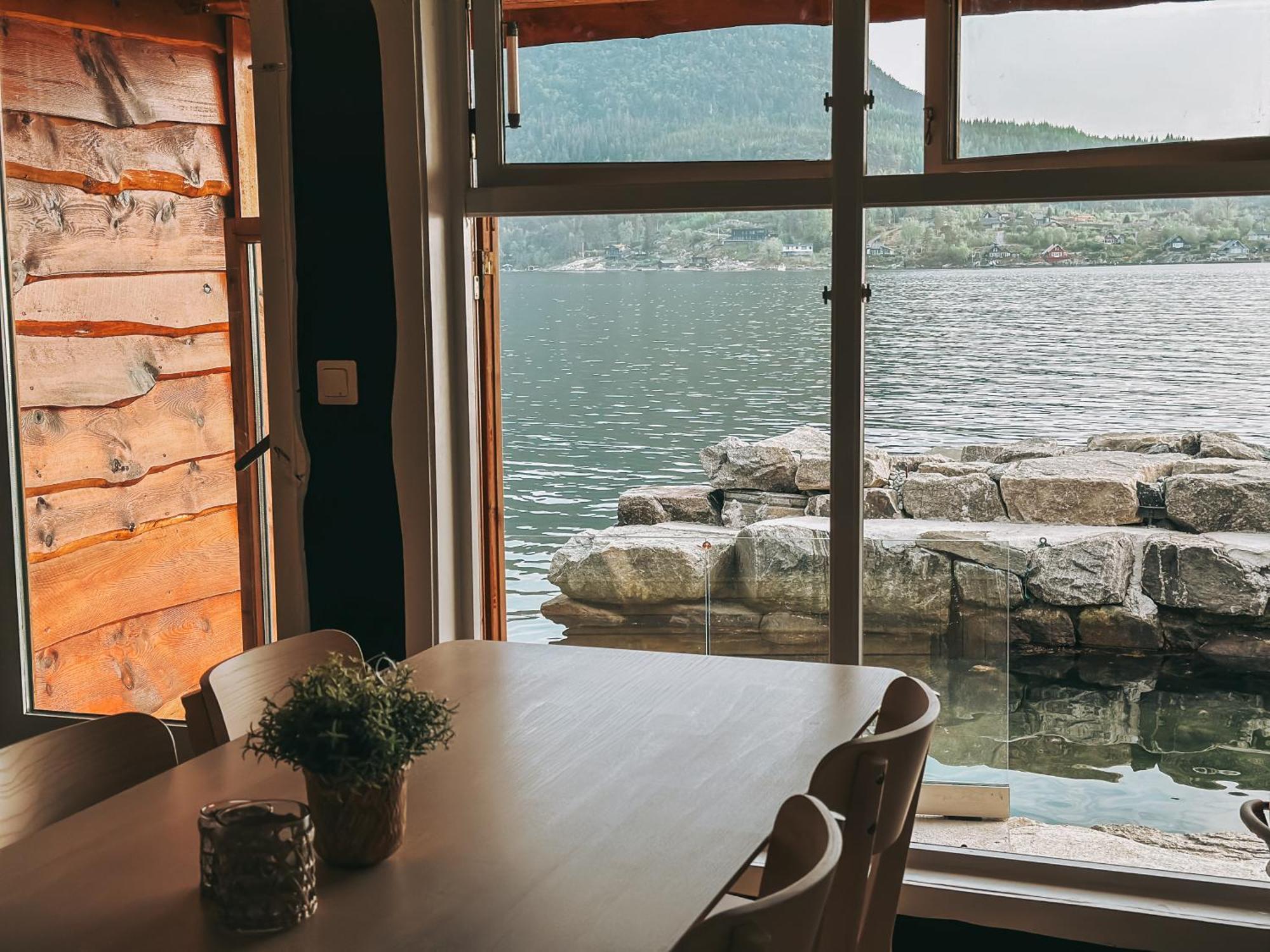 Preikestolen Panorama - Seaside Apartments Jorpeland Exterior photo