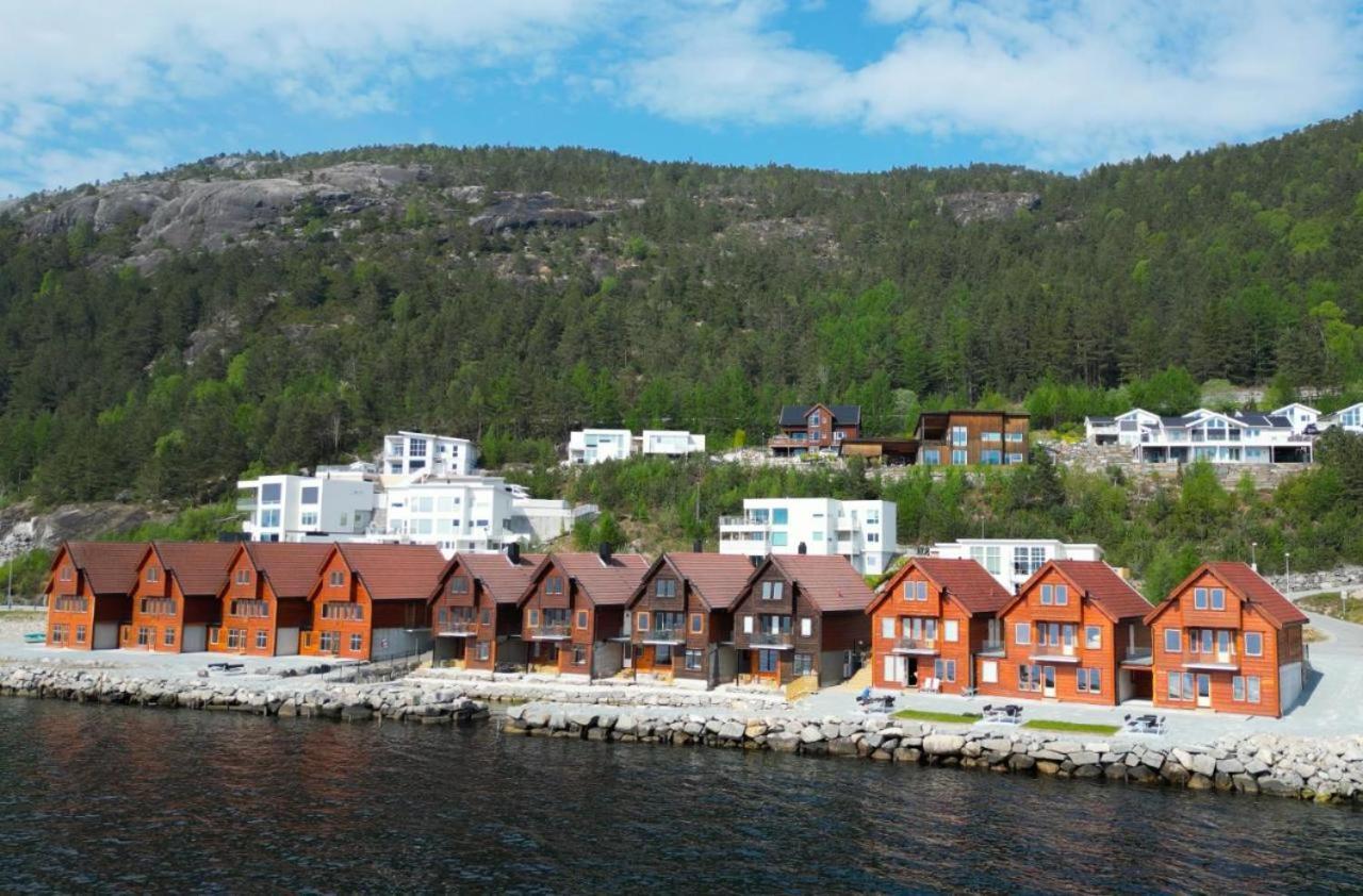 Preikestolen Panorama - Seaside Apartments Jorpeland Exterior photo
