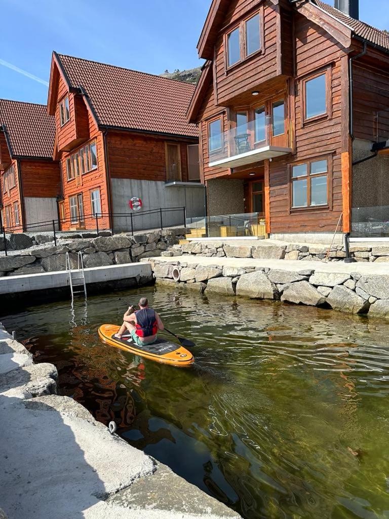 Preikestolen Panorama - Seaside Apartments Jorpeland Exterior photo