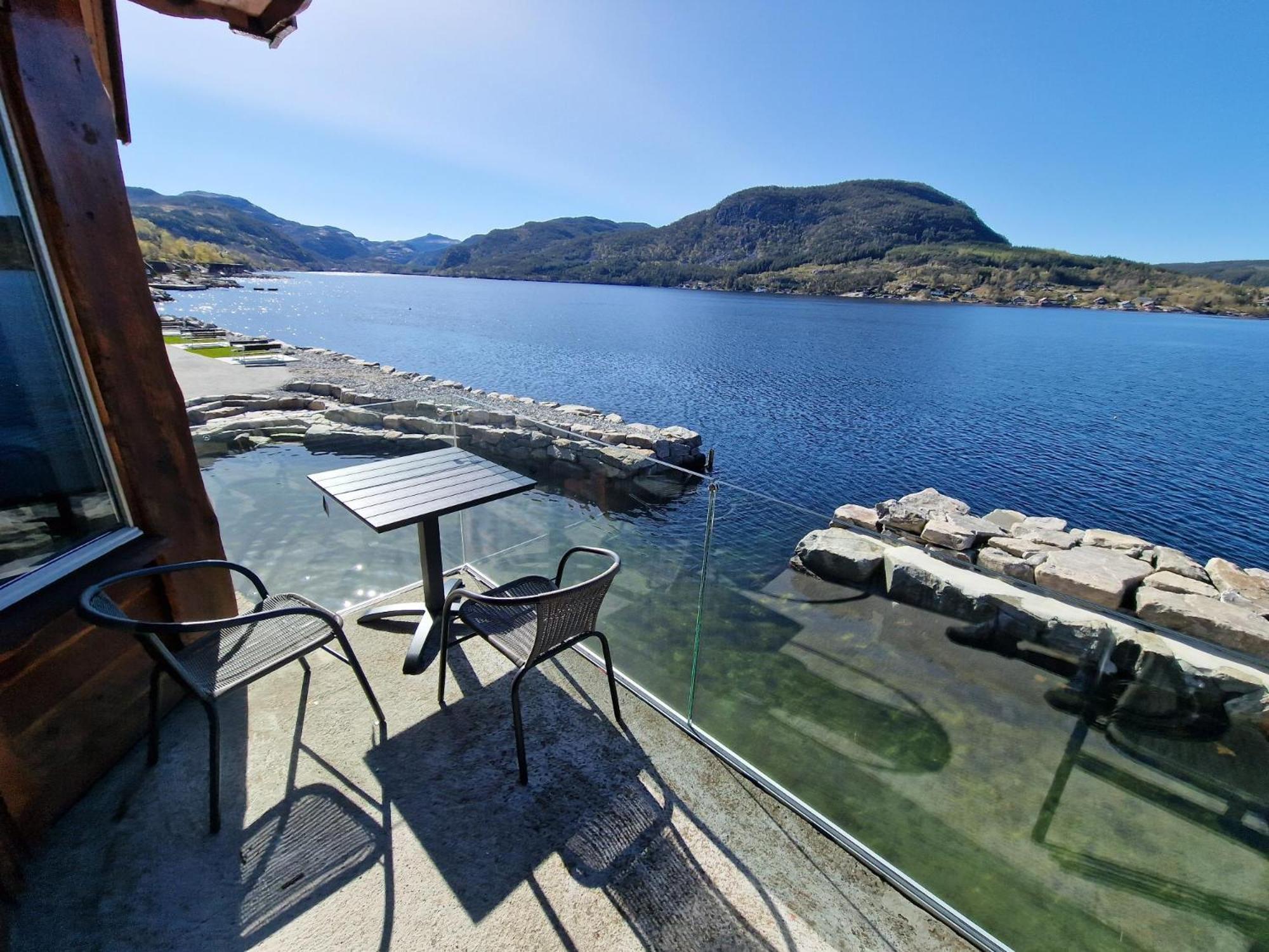 Preikestolen Panorama - Seaside Apartments Jorpeland Exterior photo
