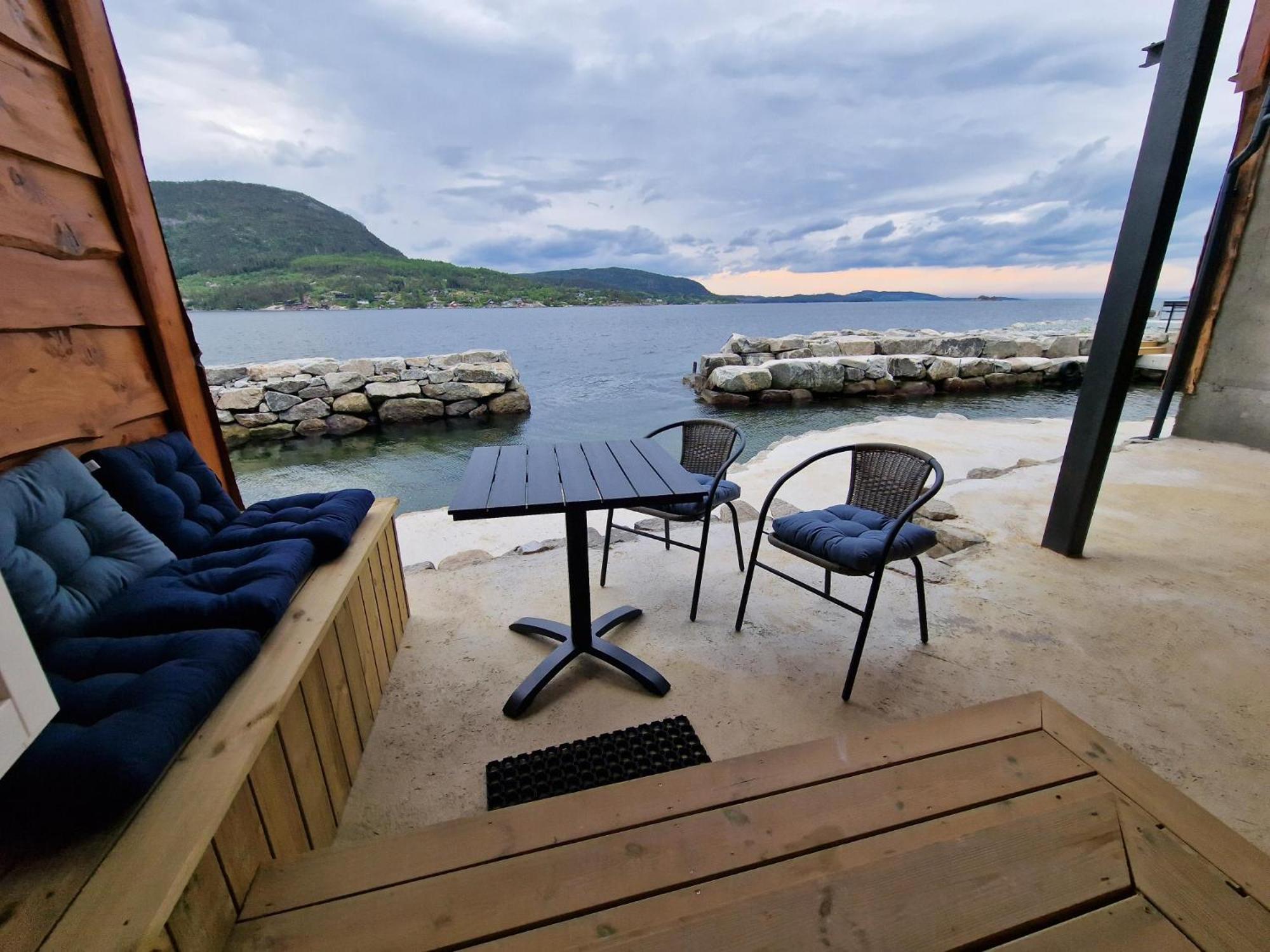 Preikestolen Panorama - Seaside Apartments Jorpeland Exterior photo