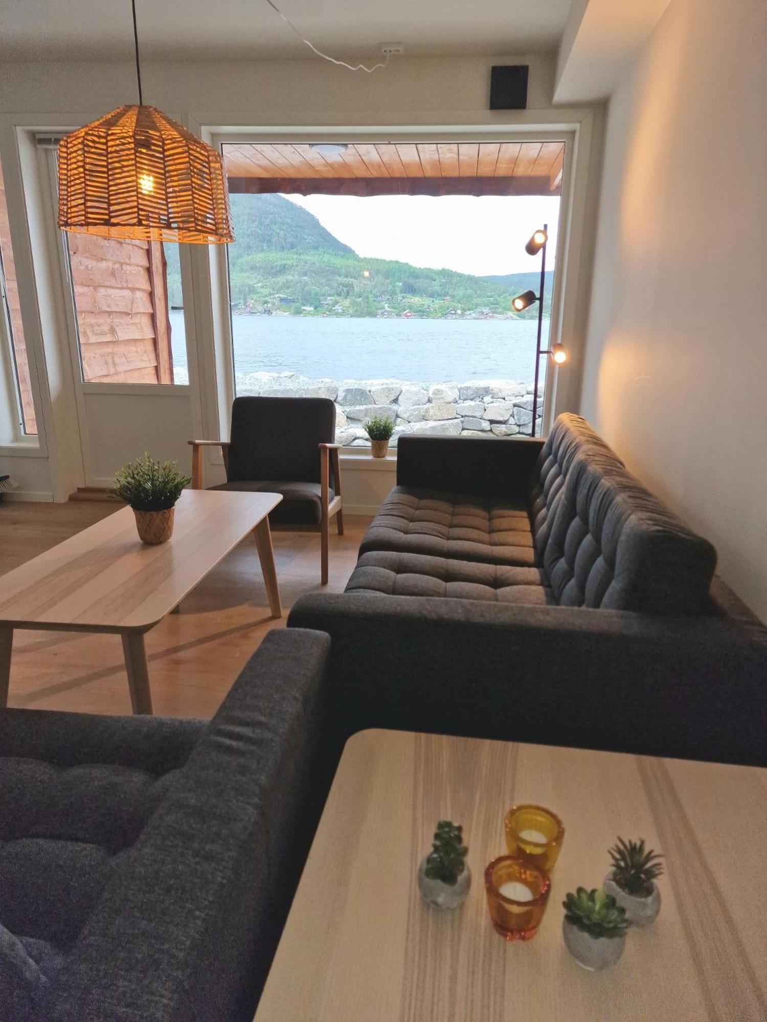 Preikestolen Panorama - Seaside Apartments Jorpeland Exterior photo