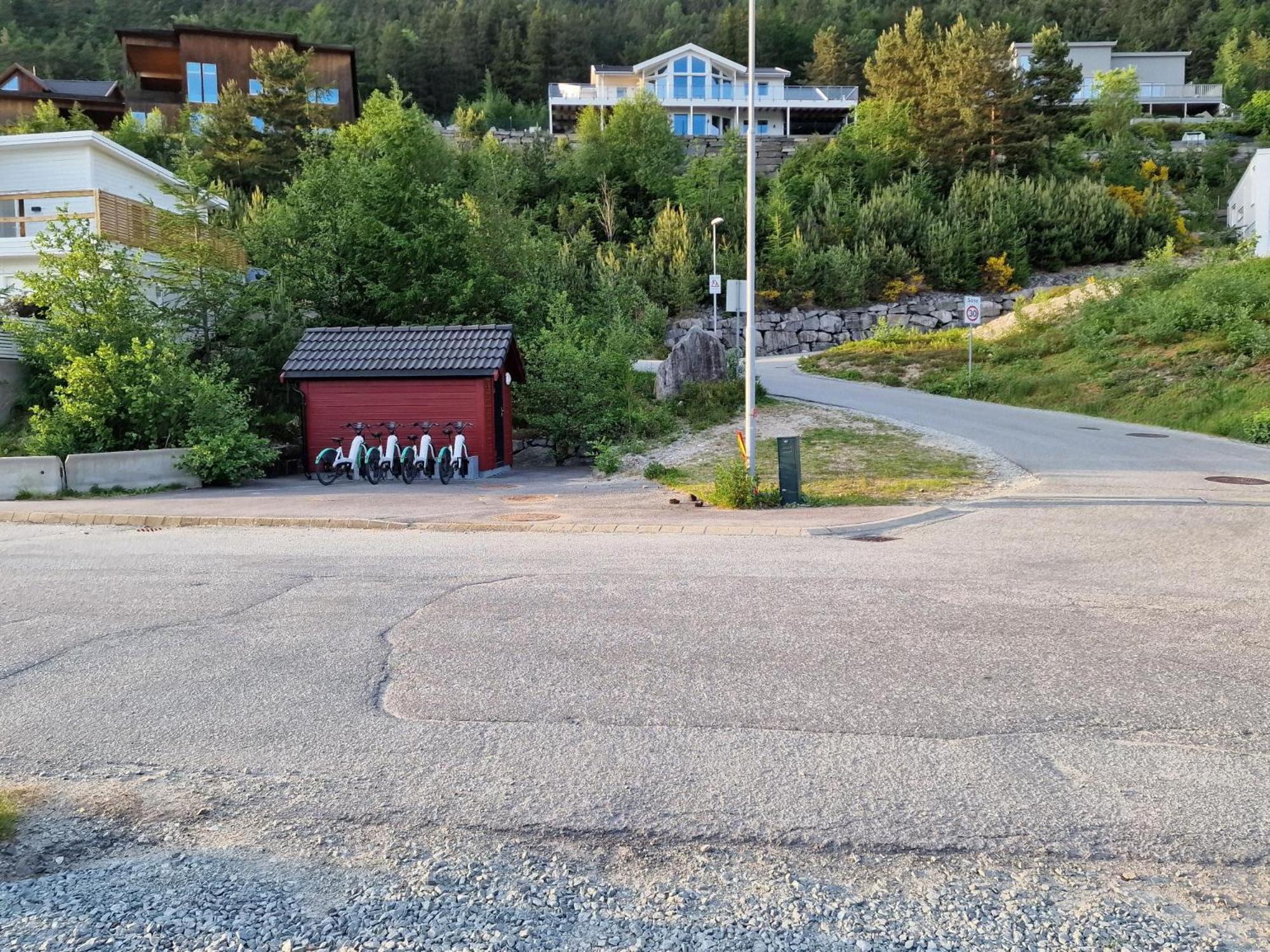 Preikestolen Panorama - Seaside Apartments Jorpeland Exterior photo